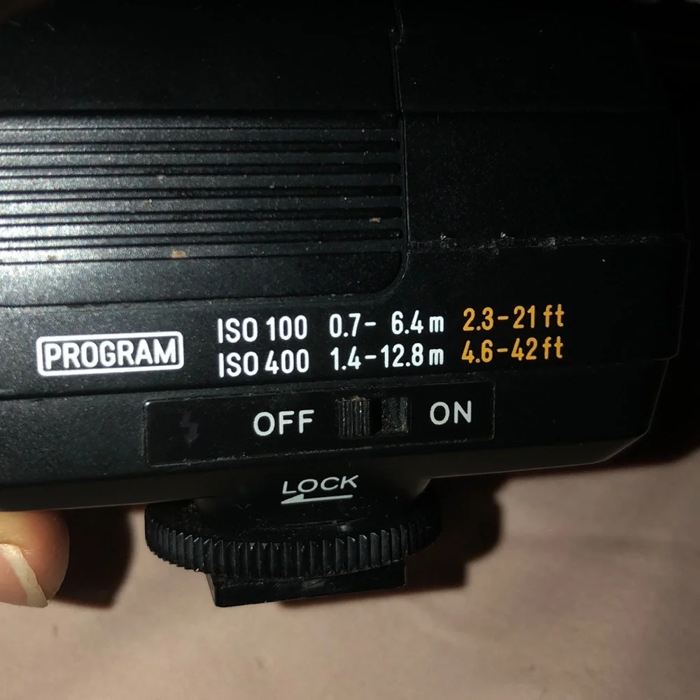 I’m selling this camera flash
